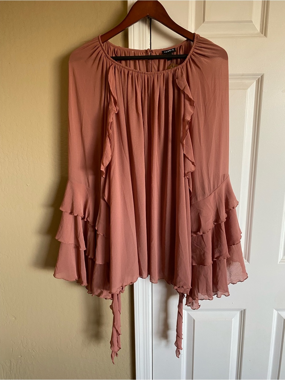 Torrid 3X Dusty Coral Chiffon Ruffle Bell Sleeve Boho Top NWT
